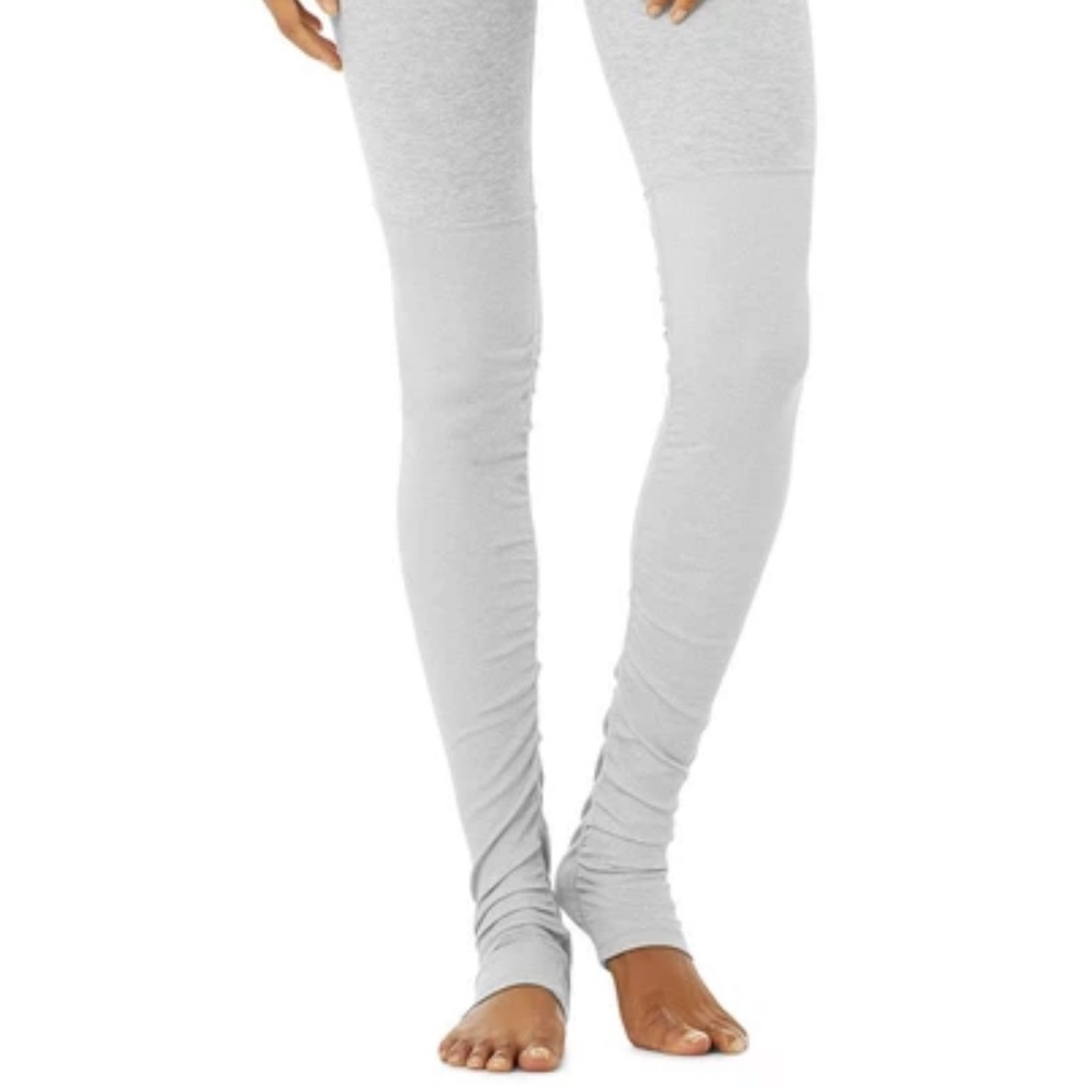 White alo yoga goddess leggings.